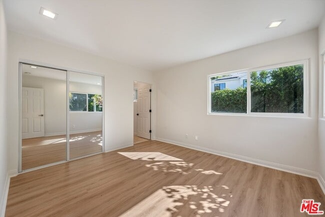 Building Photo - 1708 Clear View Dr