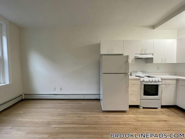 Primary Photo - 1539 Beacon St
