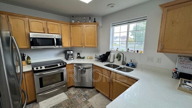 Building Photo - 1617 W Treille Ct