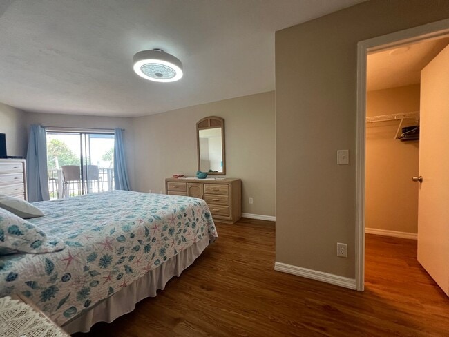 Building Photo - BEAUTIFUL and Renovated Riverfront Furnished Condo 2 Bedrooms, 2 Bathrooms