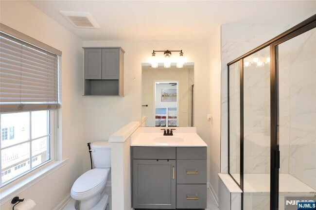 Building Photo - 60 Litchfield Ln