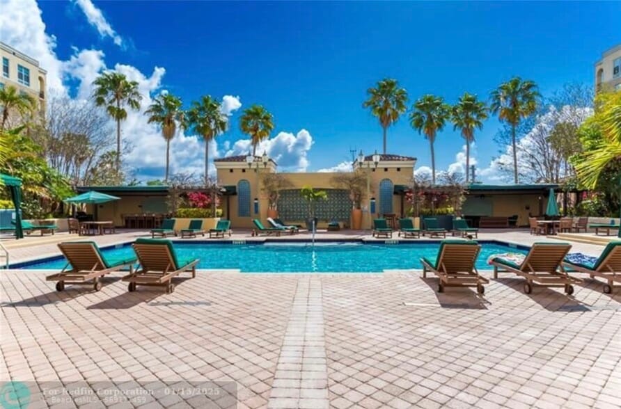 Building Photo - 520 SE 5th Ave