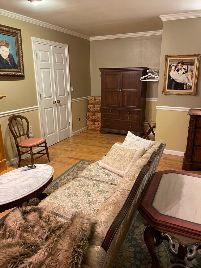 Primary Photo - 175 Laveta Ln