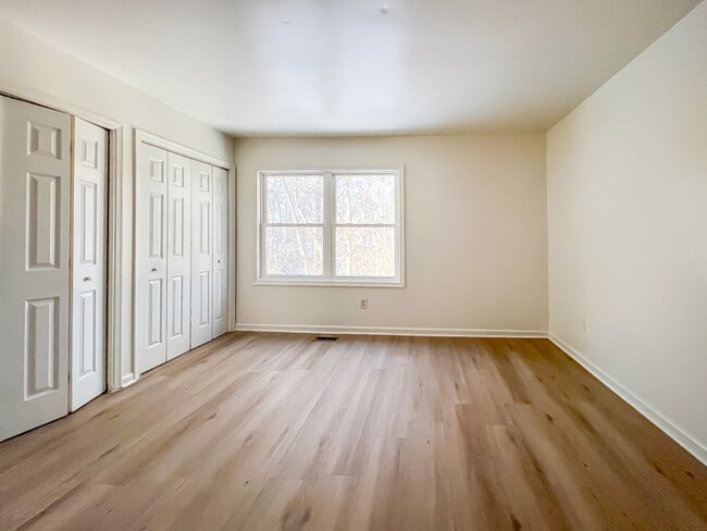 Building Photo - 22 Fox Hill Dr