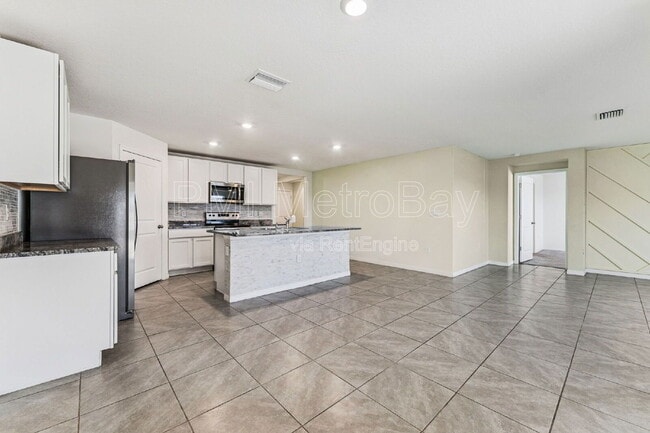 Building Photo - 816 Will Scarlett Ave