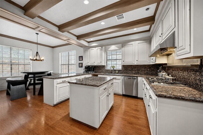 Building Photo - 2510 Potomac Dr