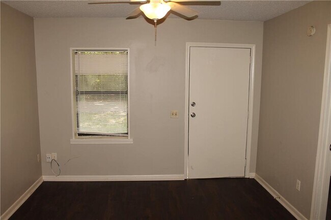 Building Photo - 2305 Hillwood Dr E