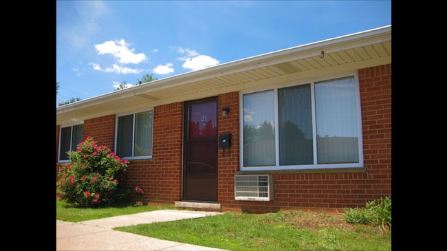 Building Photo - 755 Campbell Ave