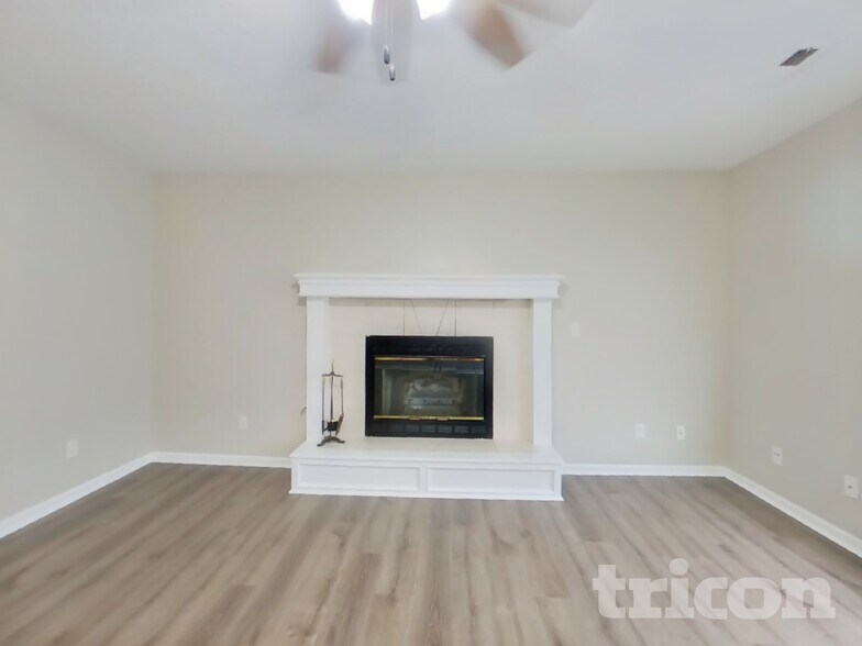 Building Photo - 1716 Lynn Cir