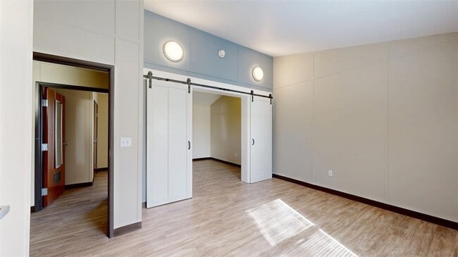 Building Photo - 5585 Straub Rd