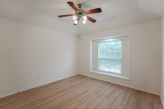 Building Photo - 25507 Marmite Dr