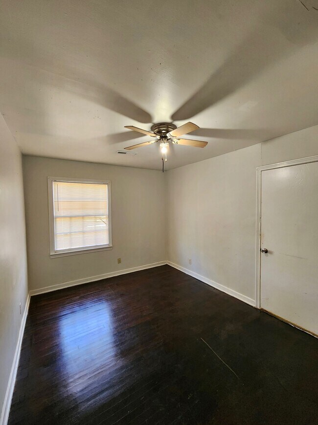 Building Photo - 4208 50th Ave N