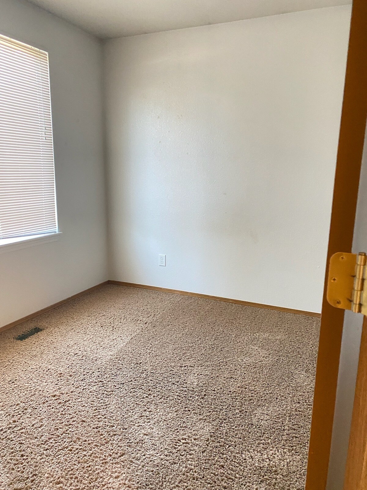 Second bedroom - 1415 E Maple St