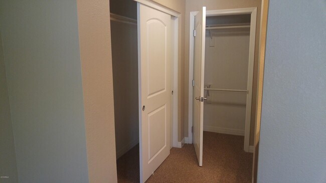 Building Photo - 2025 E Campbell Ave