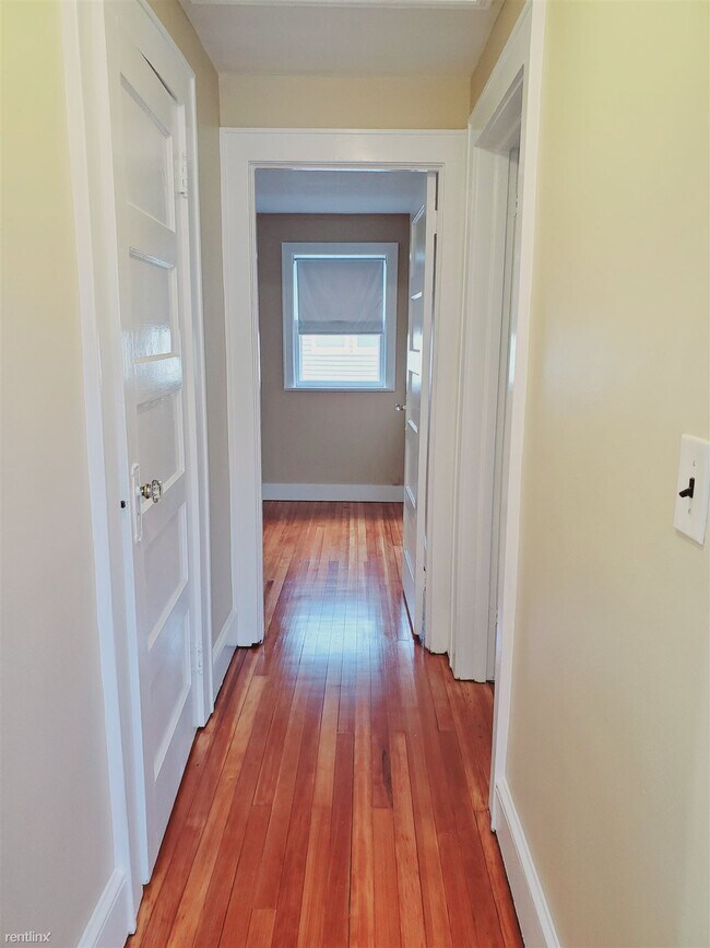 Building Photo - 2 br, 1.5 bath Townhome - 53 Anderson St