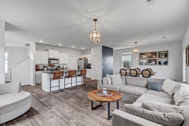 Building Photo - Ways Station Golf course community in Richmond Hill Plantation - 4 Bed/2.5 Bath