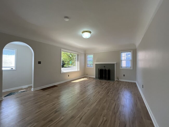 Building Photo - Bright and Welcoming Home with Modern Kitchen, Expansive Backyard & Flexible Living Space
