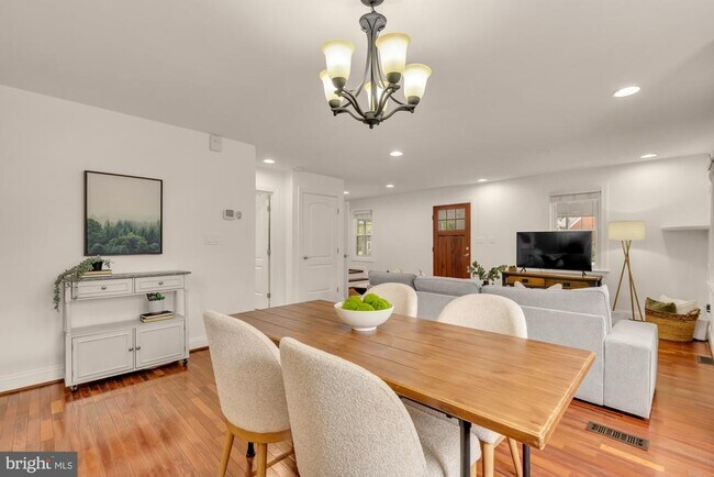 Building Photo - 8604 Woodlawn Ct