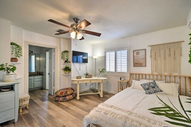 Building Photo - 4 Bed, 3 Bath, stunning home, located in t...