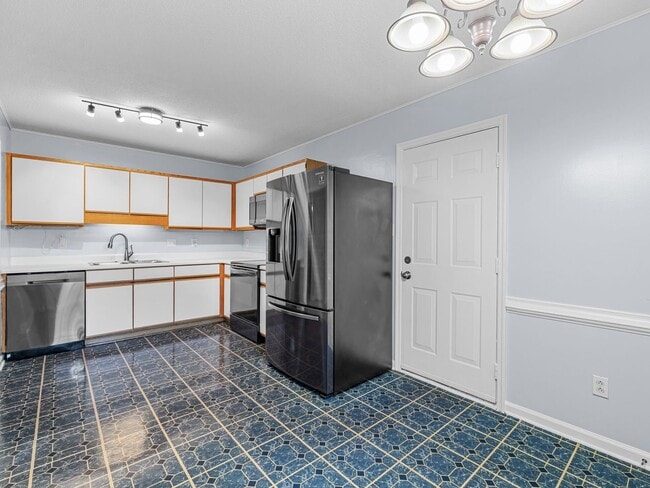 Building Photo - Beautiful 4 Bedroom Home with Bonus Room and Fenced Yard