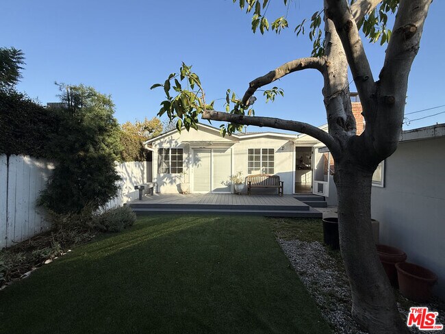 Building Photo - 2939 Oakhurst Ave