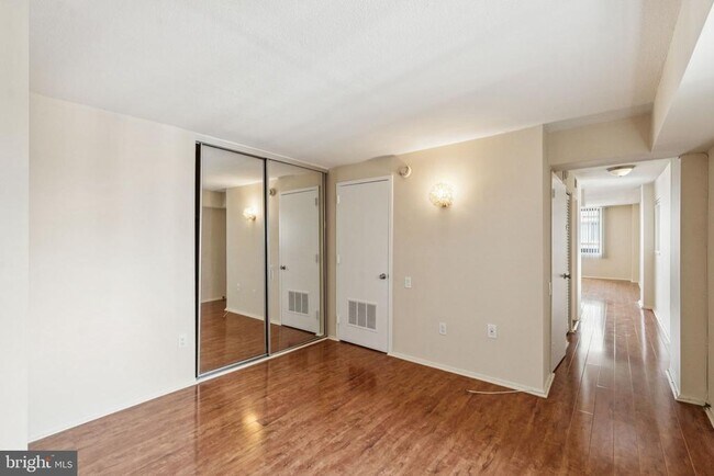 Building Photo - 1420 Locust St