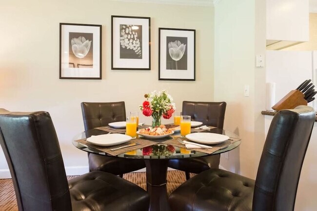 Building Photo - 662 Cottage Dr