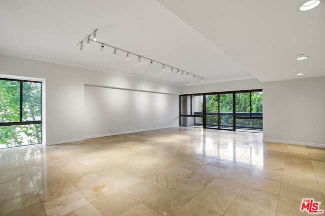 Building Photo - 10445 Wilshire Blvd