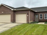 Building Photo - 1 Bedroom Apartment with Garage!