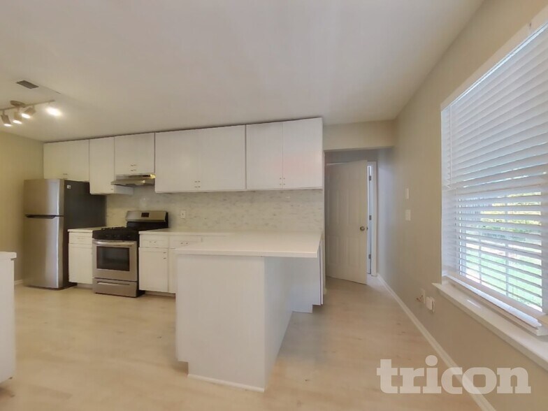 Building Photo - 1951 Hidden Valley Dr SW