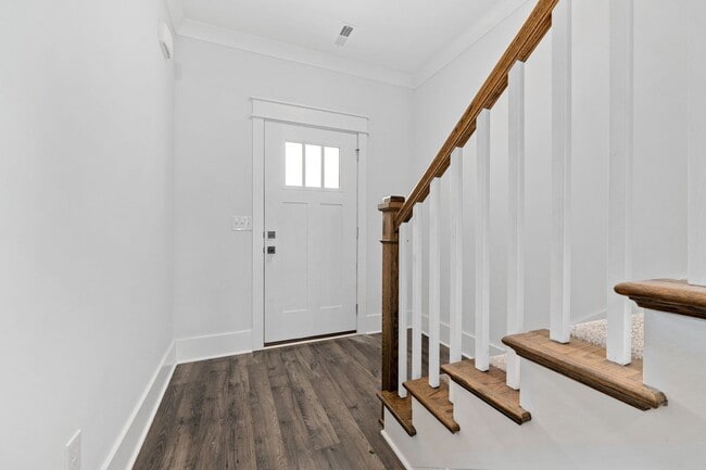 Building Photo - Lee Street B3