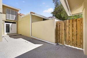 Building Photo - 259 Old Meadow Way