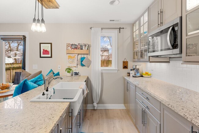 Building Photo - Awesome East Nashville Stone Cottage in gr...