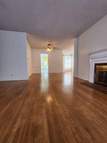 Living and dining rooms - 1107 Florida St