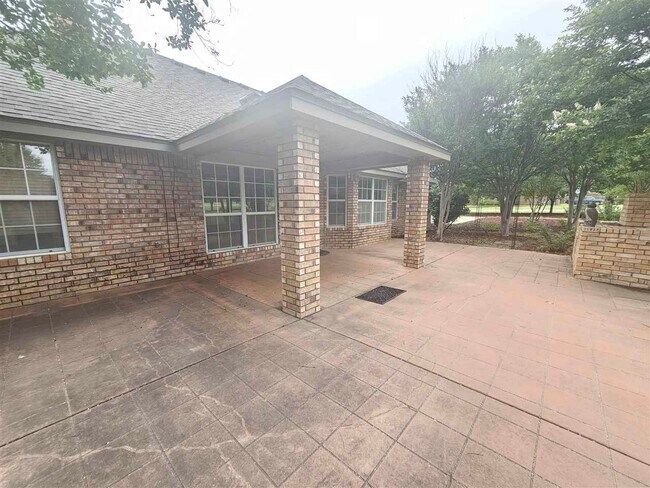 Building Photo - 7 Forest Ln