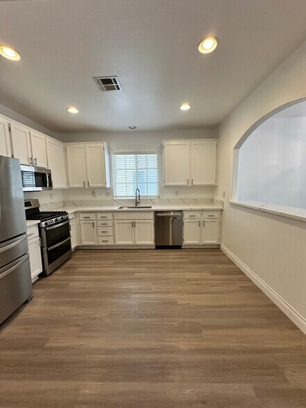 Building Photo - 4046 Craven Rd