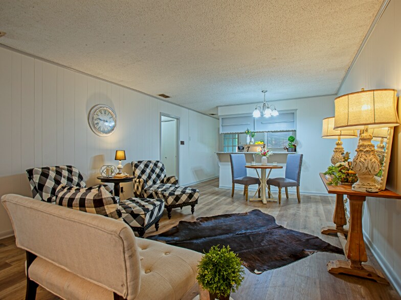 Building Photo - 2202 Aberdeen Dr