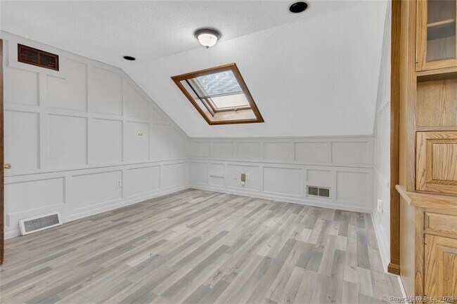 Building Photo - 571 Wolcott St