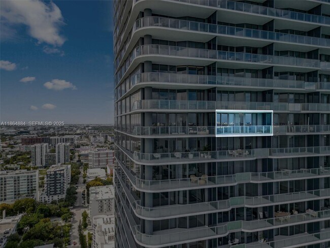 Building Photo - 700 NE 24th St