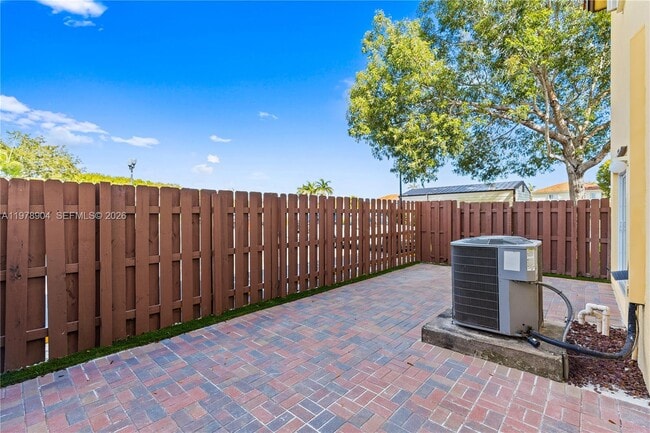 Building Photo - 1655 NE 33rd Rd