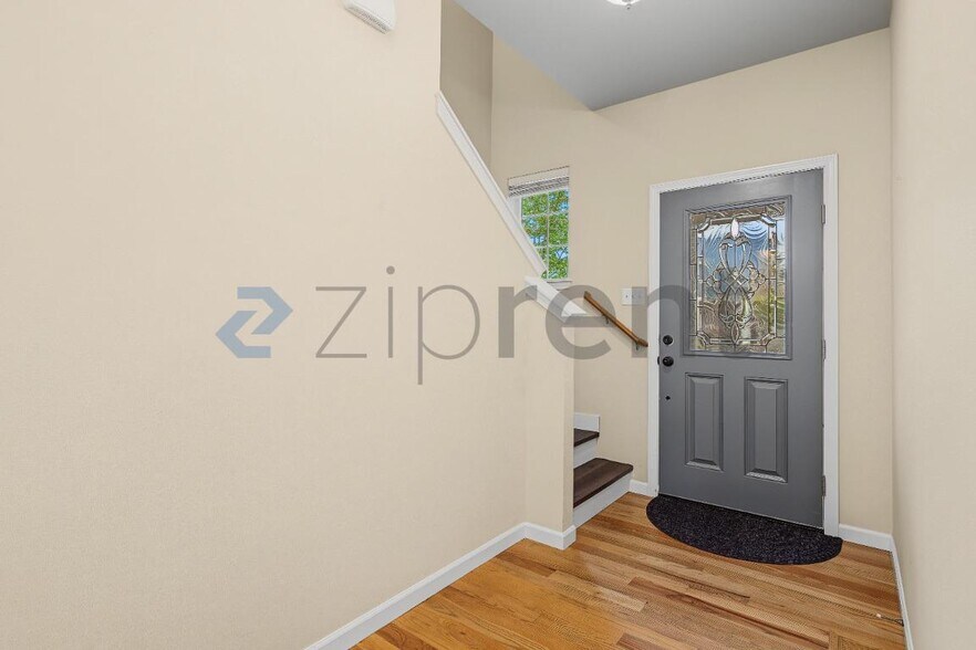 Building Photo - Unit