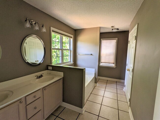 Building Photo - Home at Hedingham