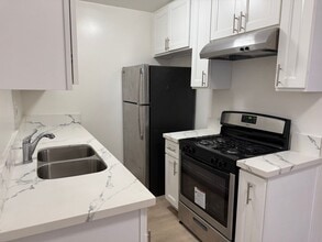 Building Photo - 2717 Vanderbilt Ln