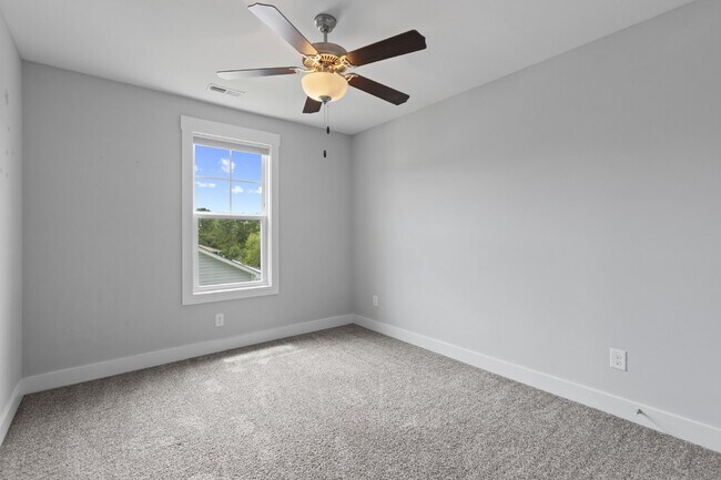 Building Photo - 318 Holbrook Ln