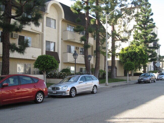Building Photo - 1831 Prosser Ave