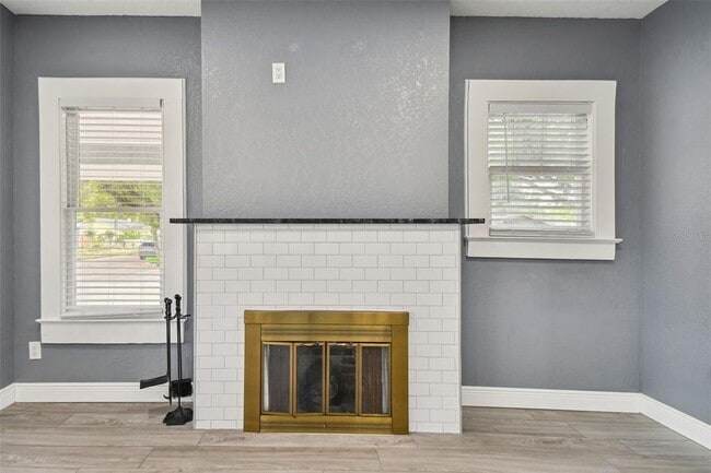 Building Photo - 6810 N Navin Ave
