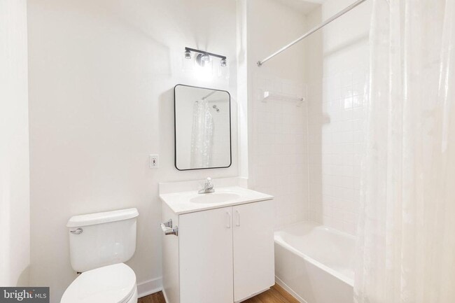 Building Photo - Spacious 2-bedroom 2 Bath condo in New Town