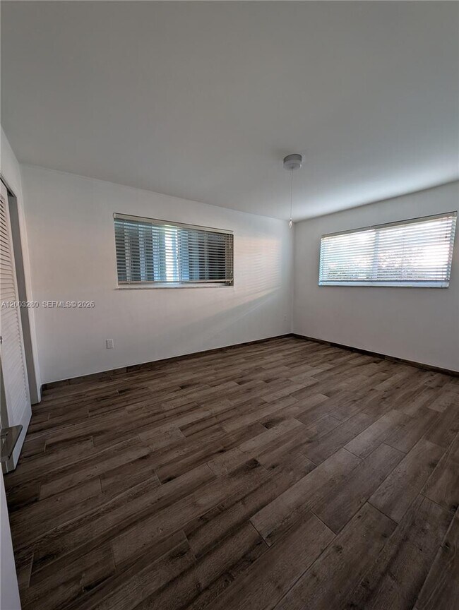 Building Photo - 1900 NE 186th Dr