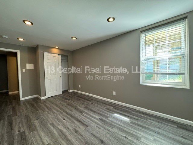 Building Photo - 1041 Flora Lake Ct