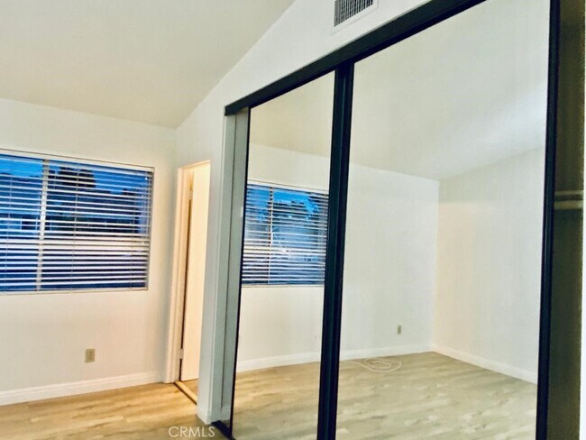 Building Photo - 39 Goldenrod-